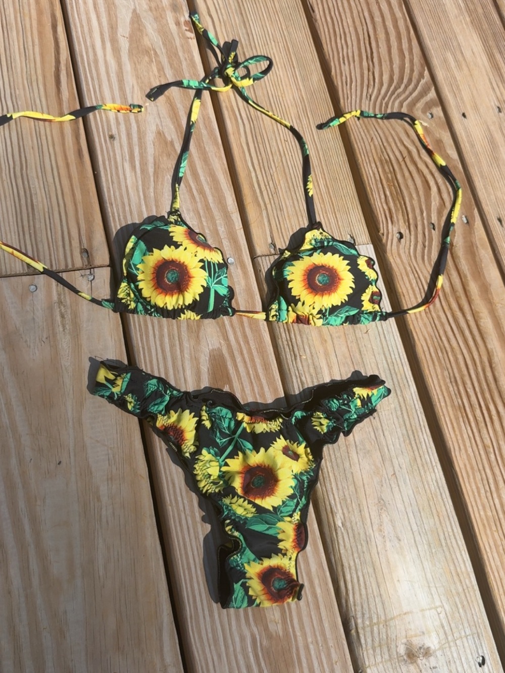 Sunflower scrunch bum bikini 💛🖤